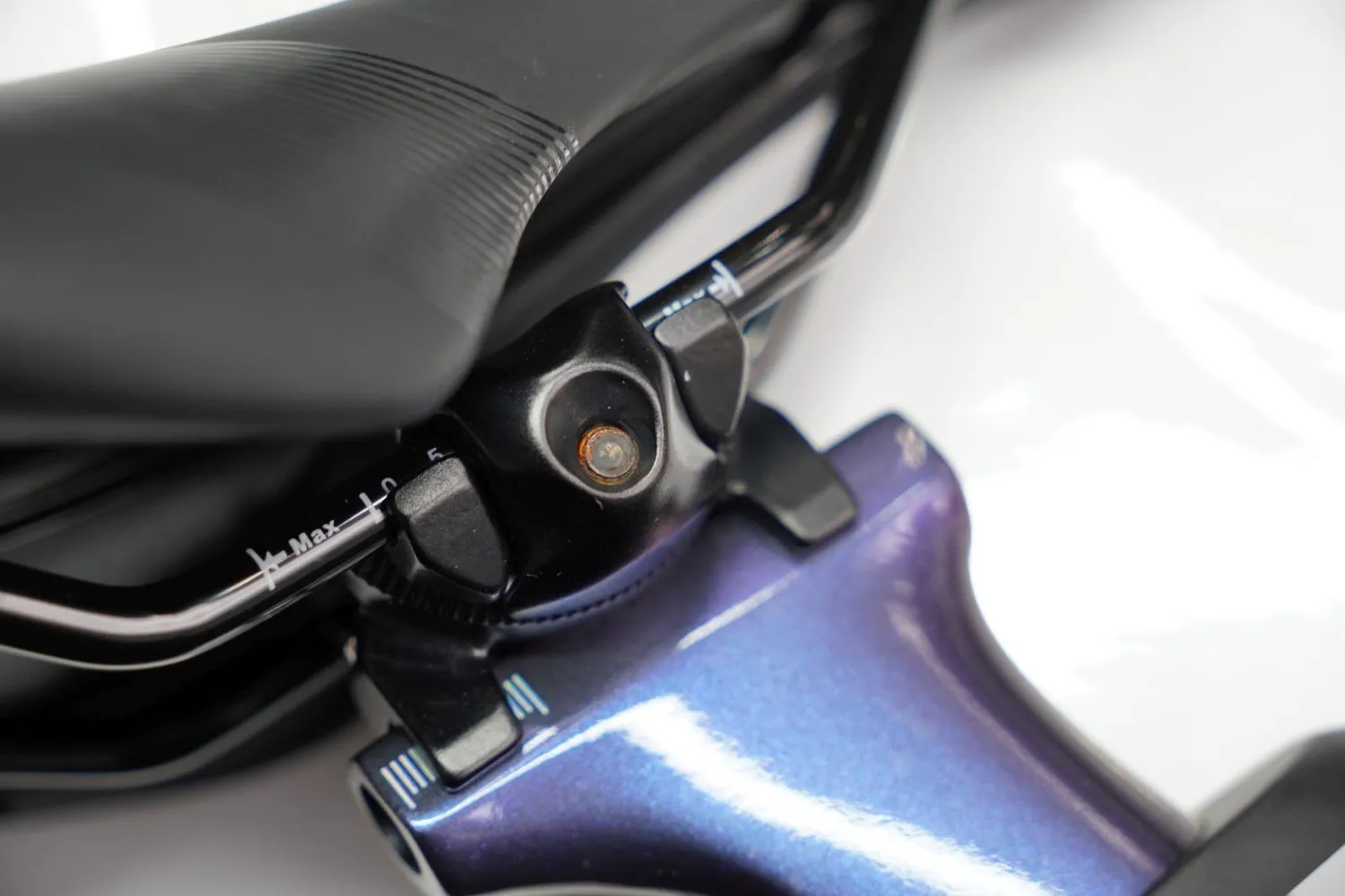 Ex Demo - Polygon Helios A7X - 105 Di2 Carbon Road Bike M3