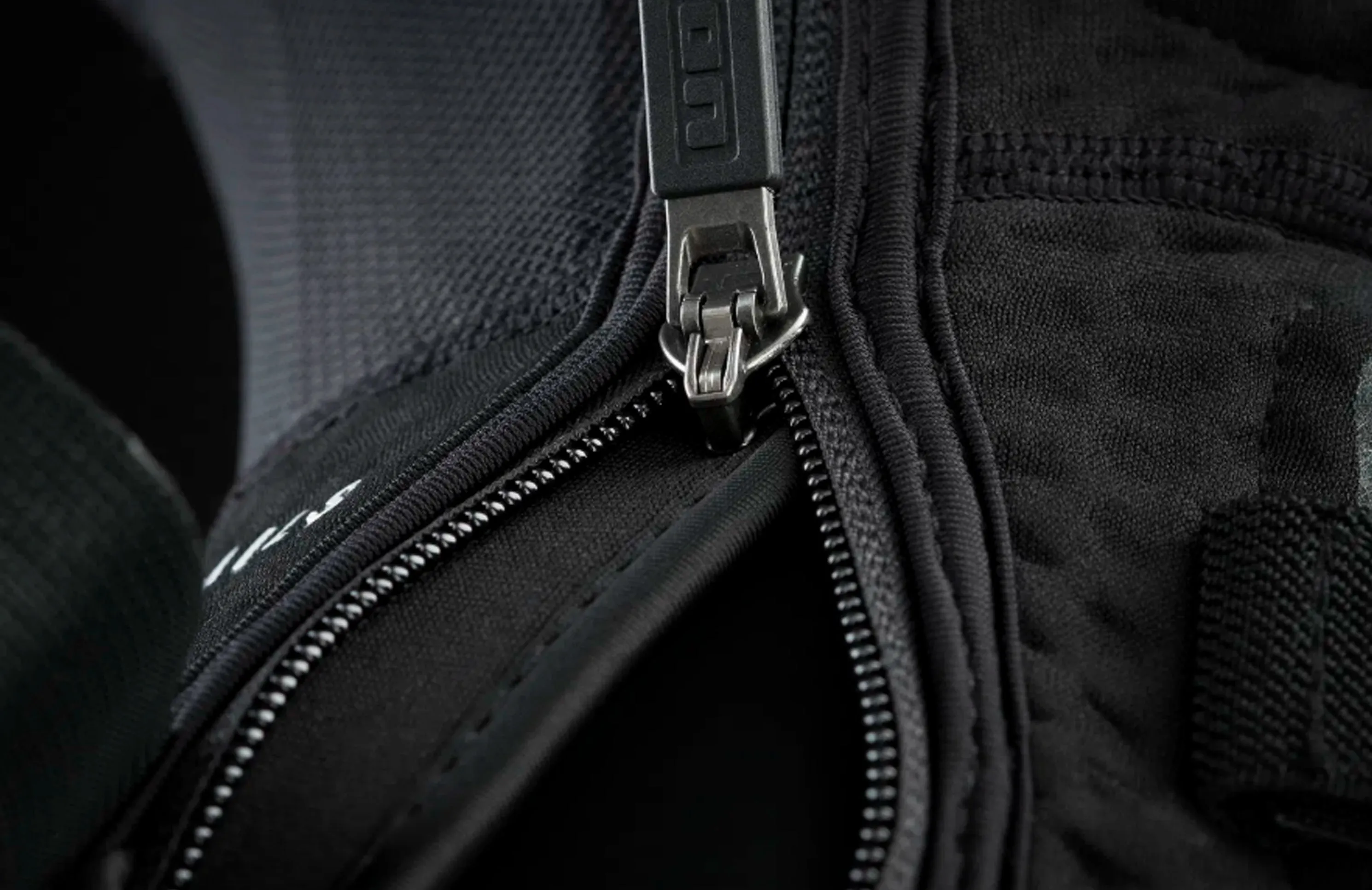 ION K-Pact Zip Knee Pads