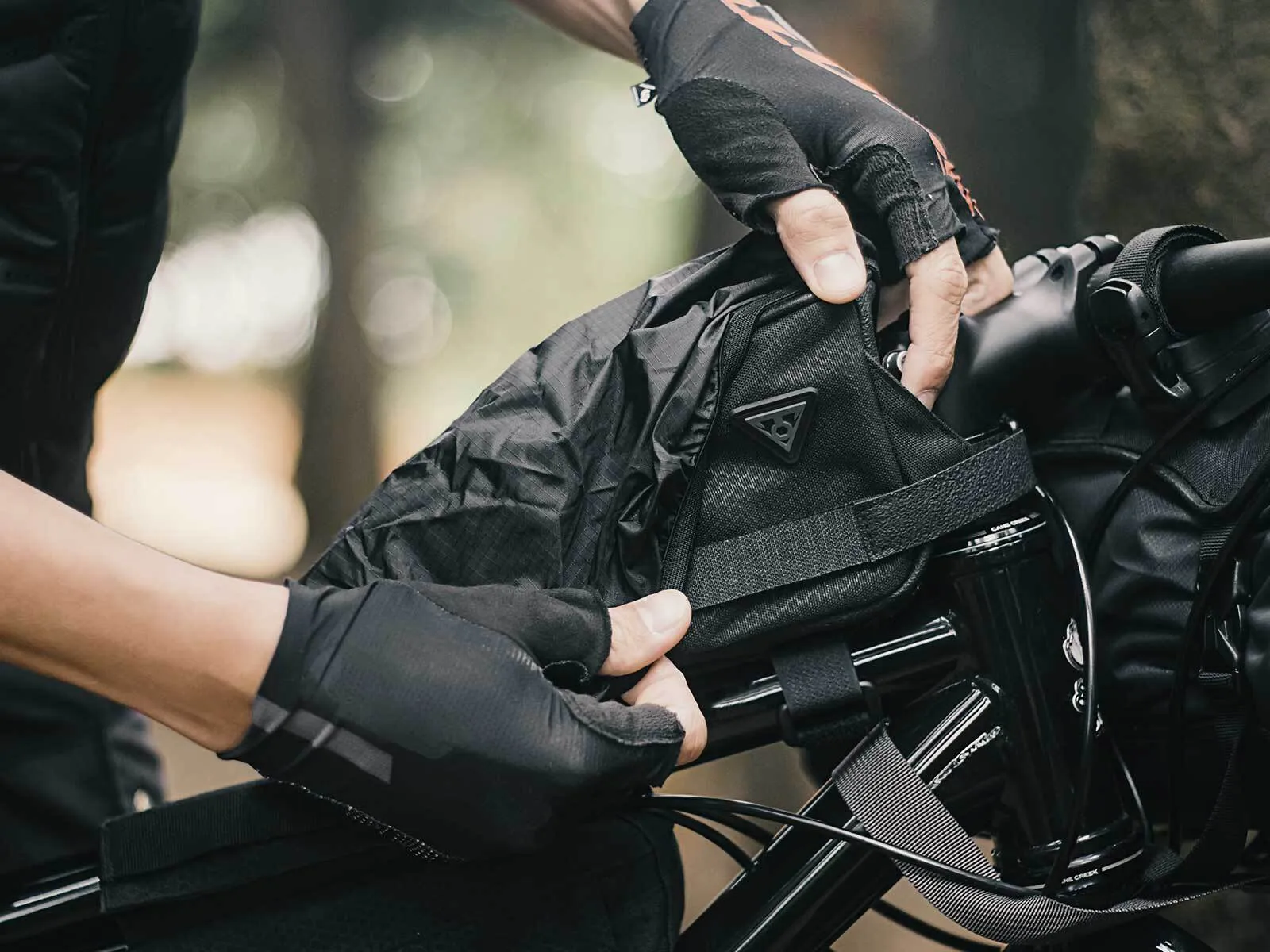 Topeak TopLoader (0.75L) - Bikepacking Headtube Bag